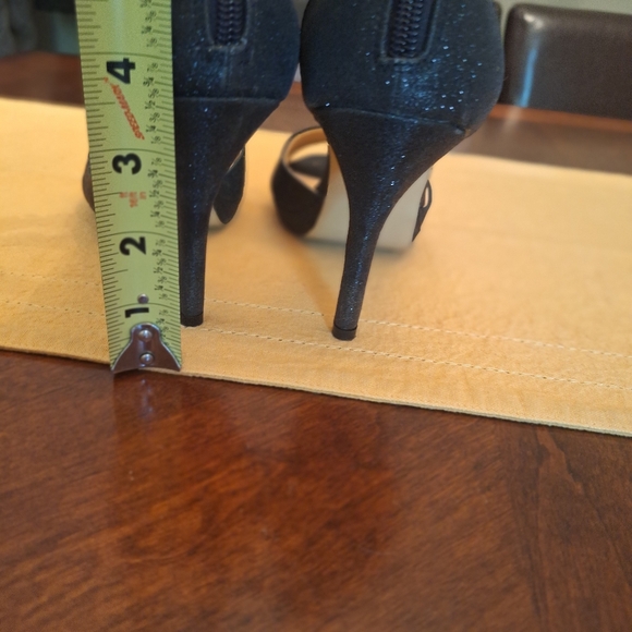 Badgley Mischka Embellished Women's Black Heels Sz 7 - Picture 9 of 16